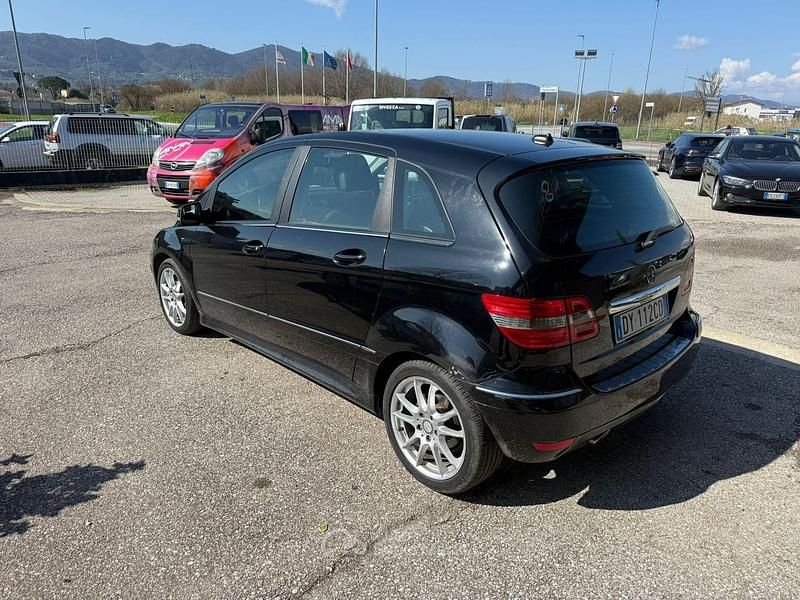 Usata Mercedes B200 140 CV (102 kW) 2009 Nero Monovolume
