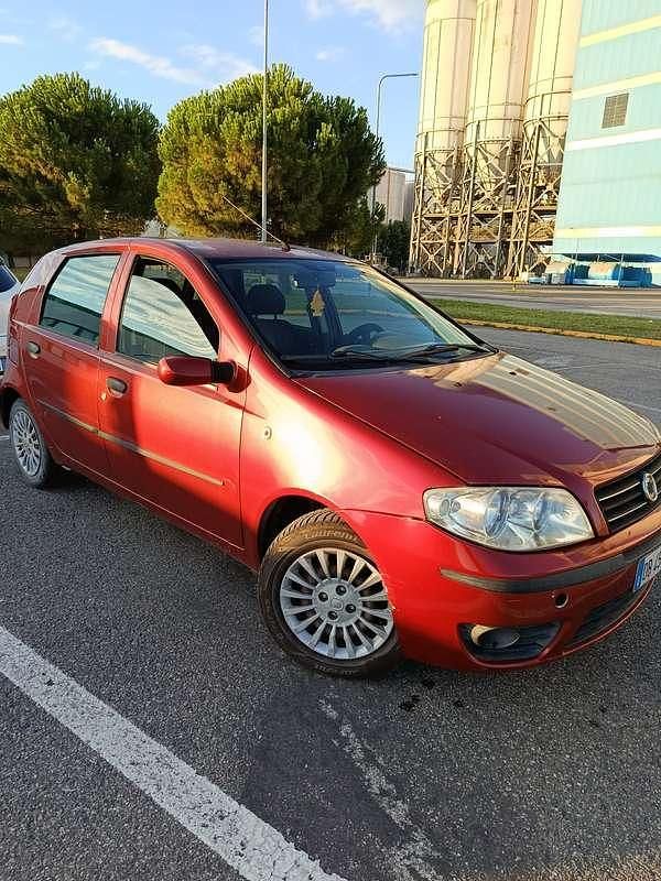 Usata Fiat Punto Active 69 CV (50 kW) 2006 Rosso Utilitaria