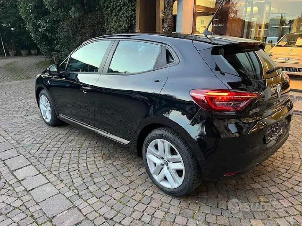 Usata Renault Clio V 101 CV (74 kW) 2020 Nero Berlina
