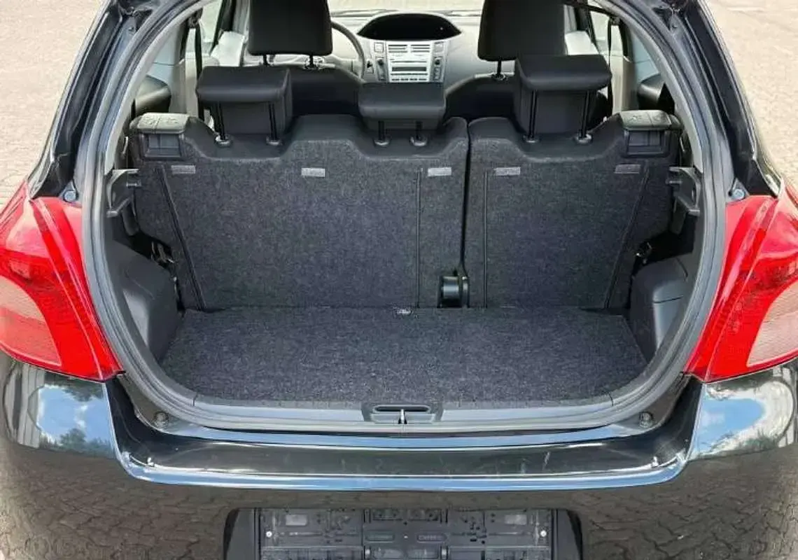 Usata Toyota Yaris Sol 69 CV (50 kW) 2006 Nero Berlina