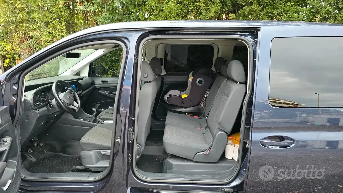 Usata VW Caddy 122 CV (89 kW) 2022 Blu Monovolume