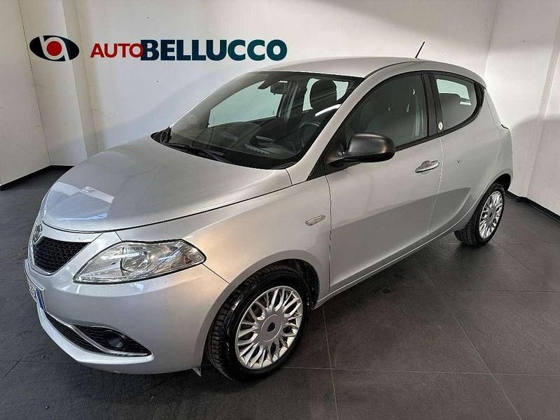 Bianco Usata 2015 Lancia Ypsilon Silver Due volumi | 8700 € (Buon prezzo) - Immagine 1/4