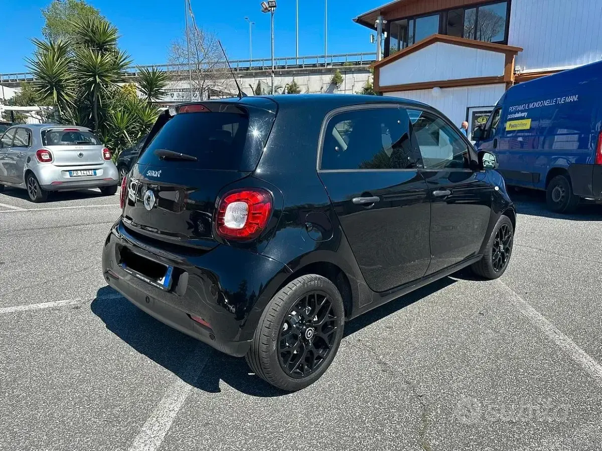 Usata Smart ForFour Prime 71 CV (52 kW) 2016 Nero Utilitaria
