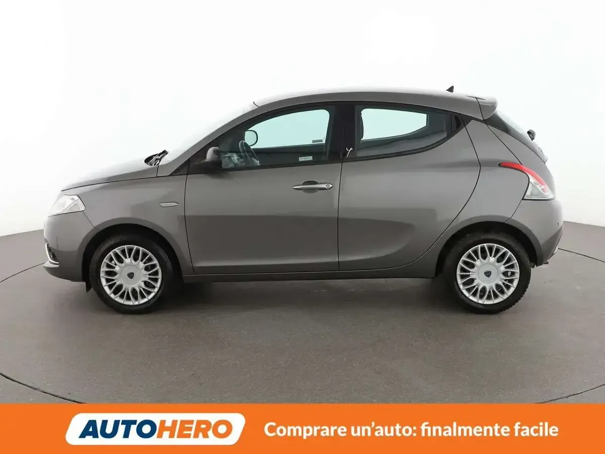 Usata Lancia Ypsilon Gold 69 CV (50 kW) 2018 Grigio Utilitaria