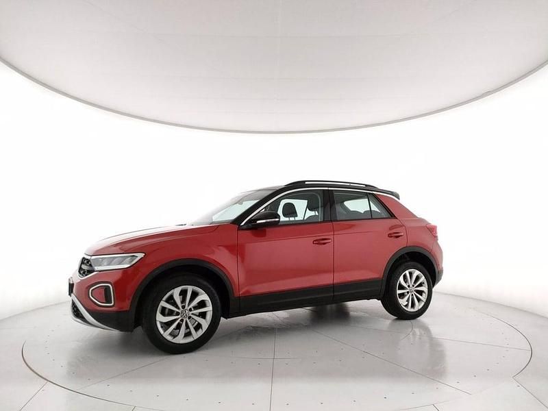 Usata VW T-Roc Life 110 CV (80 kW) 2023 Kings red metallizzato nero SUV