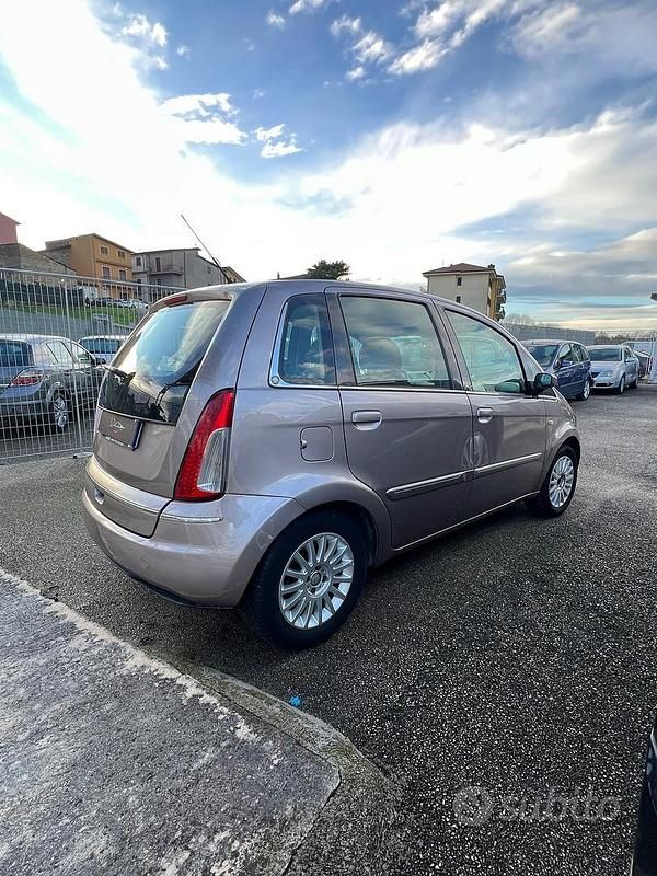 Usata Lancia Musa 95 CV (69 kW) 2008 Viola Monovolume