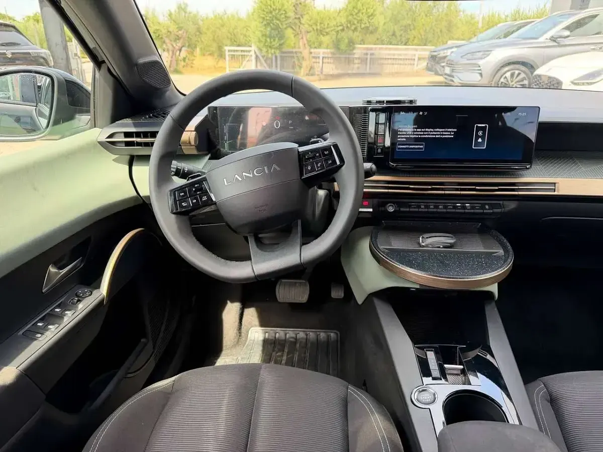 Usata Lancia Ypsilon 101 CV (74 kW) 2025 Nero Utilitaria