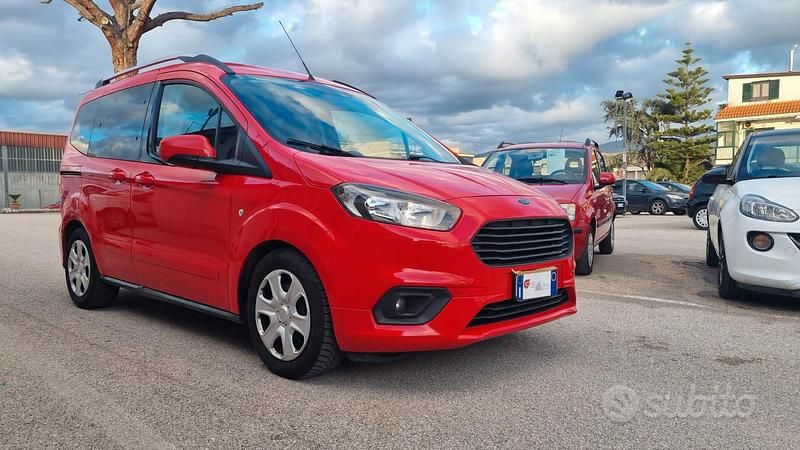 Usata Ford Tourneo Courier Sport 75 CV (55 kW) 2019 Rosso Monovolume