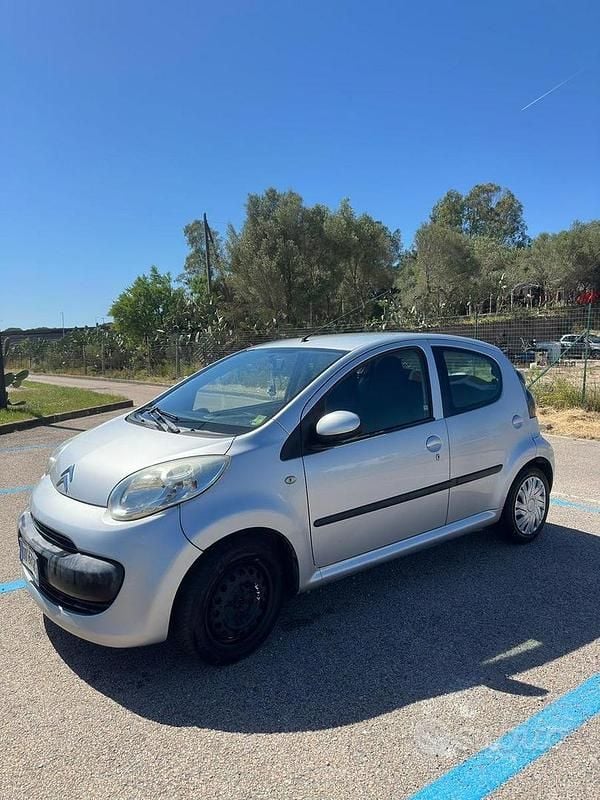 Usado Citroën C1 54 CV (39 kW) 2006 Gris Utilitario