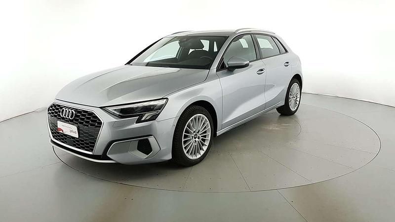 Argento fioretto met Usata 2021 Audi A3 Advanced Tre volumi | 23.800 € (Buon prezzo) - Immagine 1/4