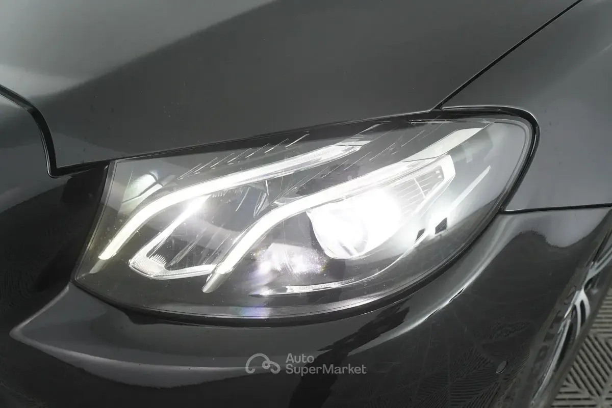 Usata Mercedes E200 Business 160 CV (117 kW) 2019 Nero Station wagon