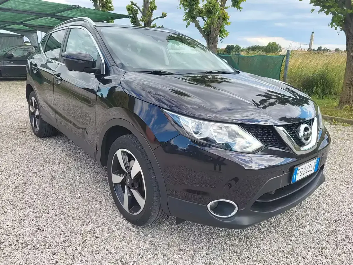 Usado Nissan Qashqai Tekna 116 CV (85 kW) 2017 Negro SUV