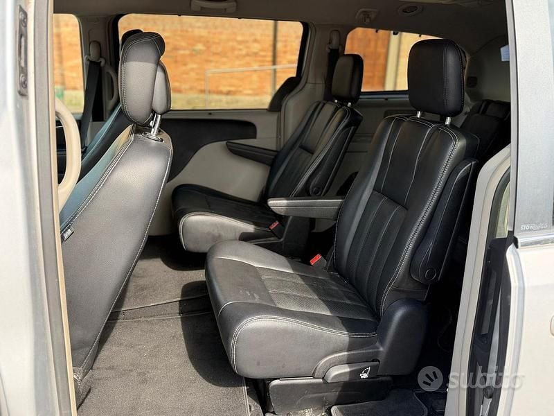 Usata Lancia Voyager 2012 Grigio Monovolume