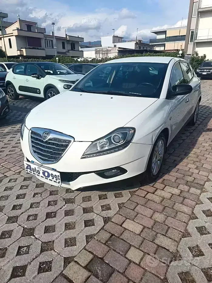 Usata Lancia Delta Silver 120 CV (88 kW) 2013 Bianco Utilitaria