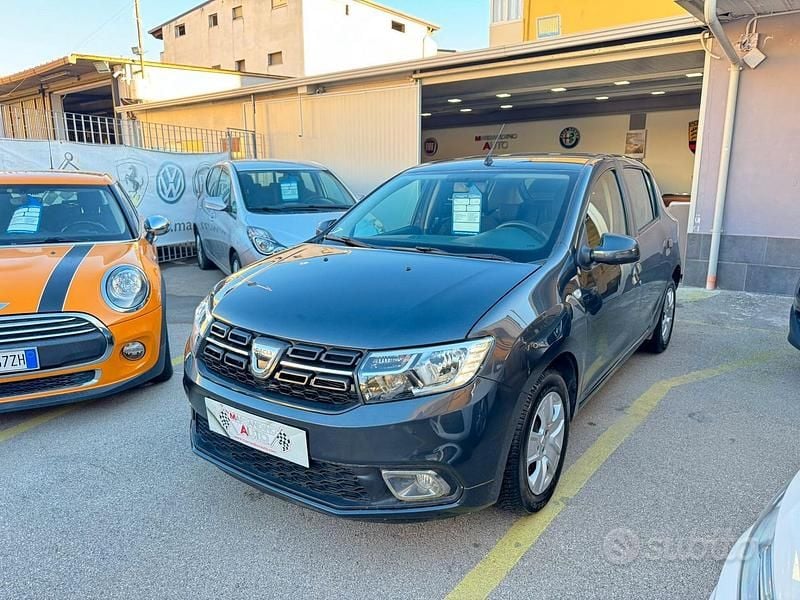 Usata Dacia Sandero Comfort 101 CV (74 kW) 2020 Grigio Berlina