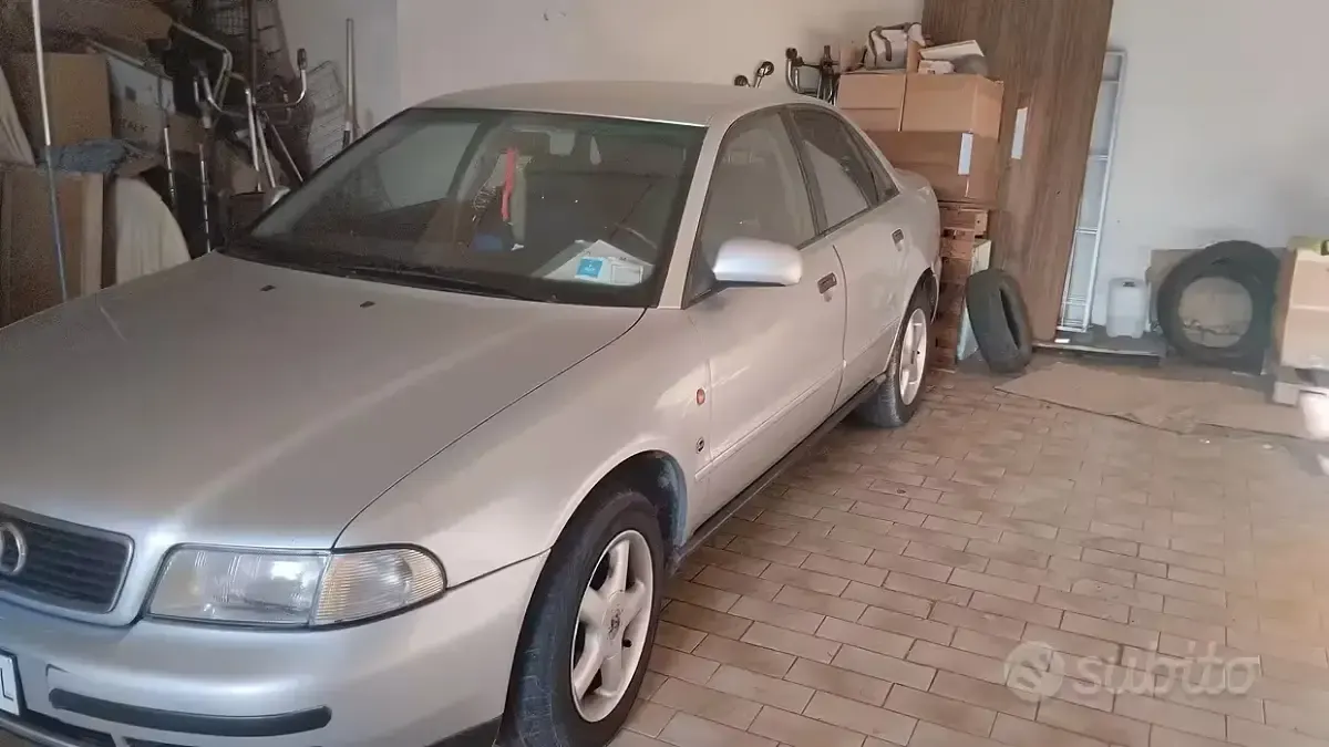Usata Audi A4 1996 Grigio Berlina