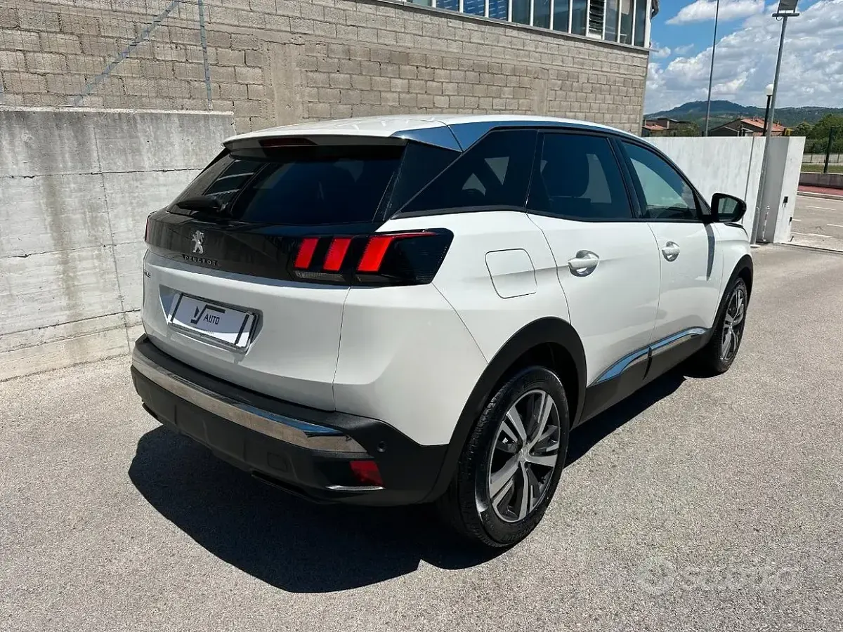 Usata Peugeot 3008 Allure 131 CV (96 kW) 2023 Bianco SUV
