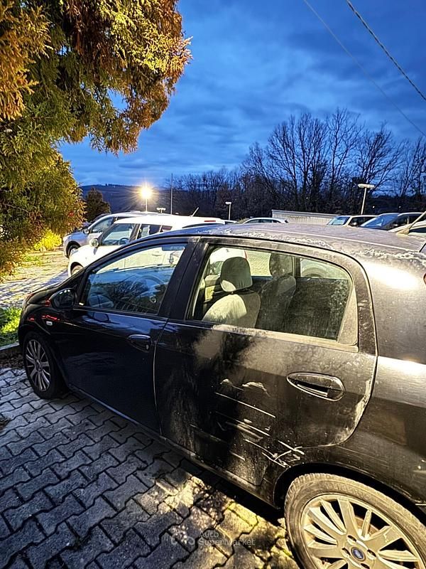 Usata Fiat Punto 90 CV (66 kW) 2007 Nero Berlina