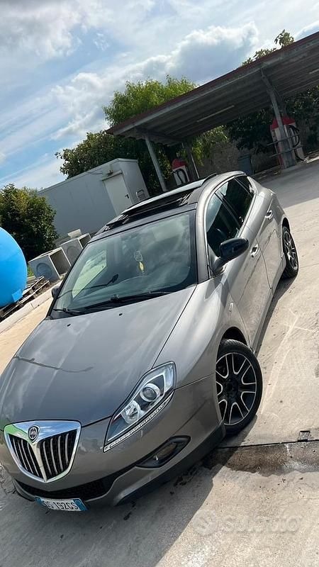 Usata Lancia Delta 120 CV (88 kW) 2008 Grigio Utilitaria