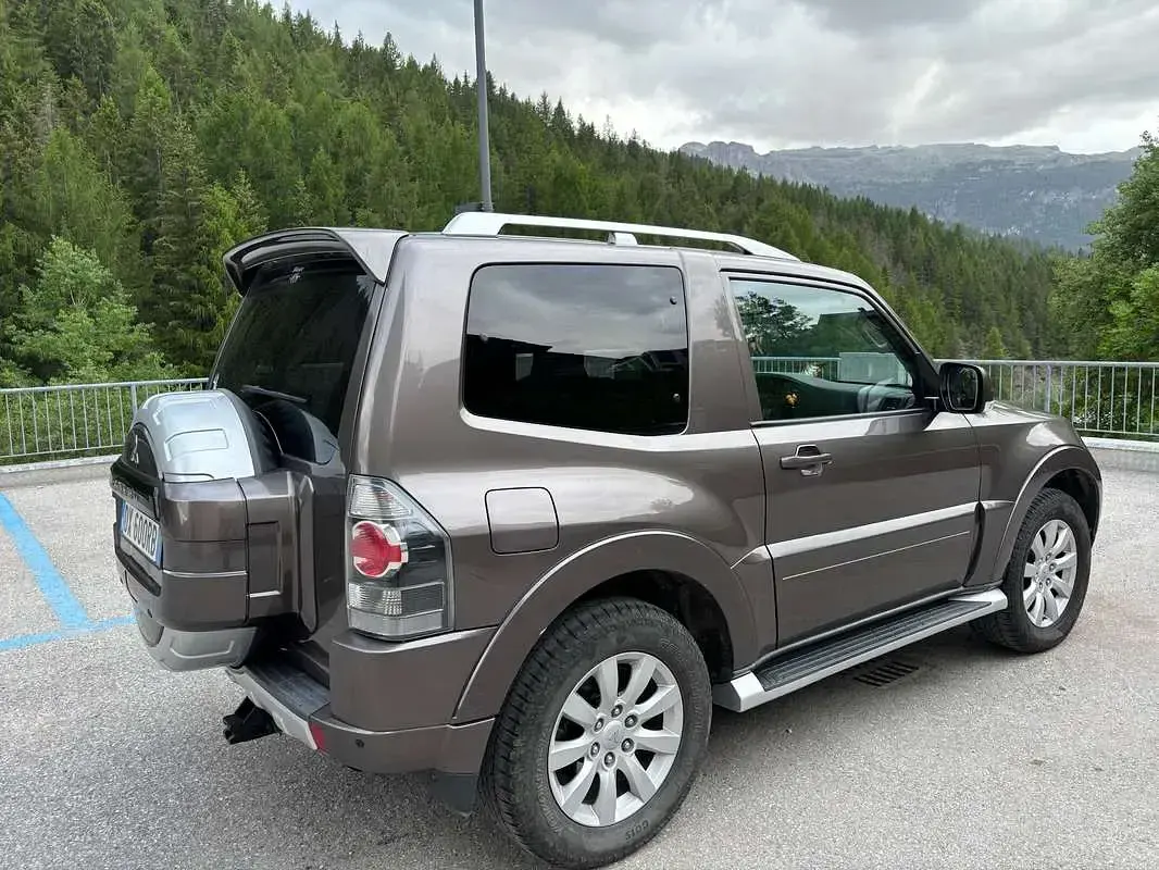 Usata Mitsubishi Pajero Edition 200 CV (147 kW) 2009 Marrone SUV