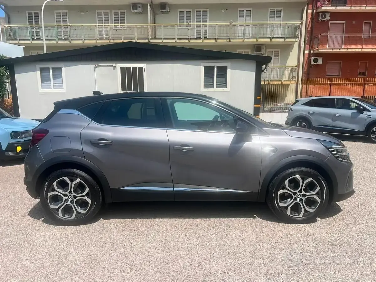 Usata Renault Captur Techno 101 CV (74 kW) 2023 Grigio SUV