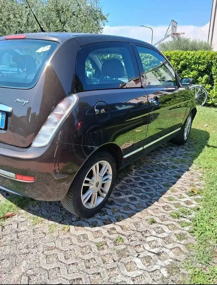 Usata Lancia Ypsilon 75 CV (55 kW) 2008 Marrone Utilitaria
