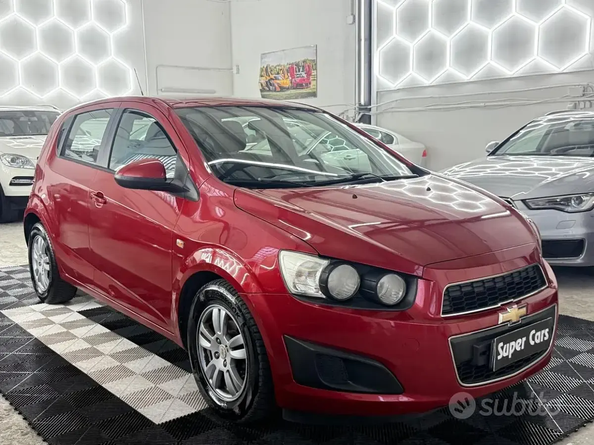 Usata Chevrolet Aveo LS 84 CV (61 kW) 2013 Rosso Berlina