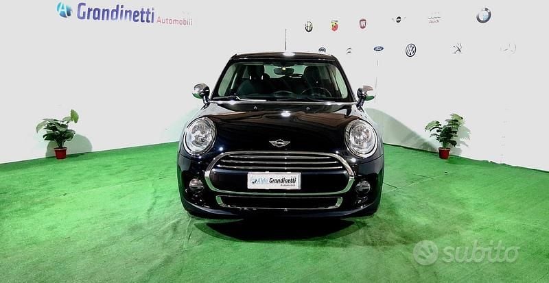 Käytetty Mini Cooper D 95 HP (69 kW) 2016 Musta Viistoperä