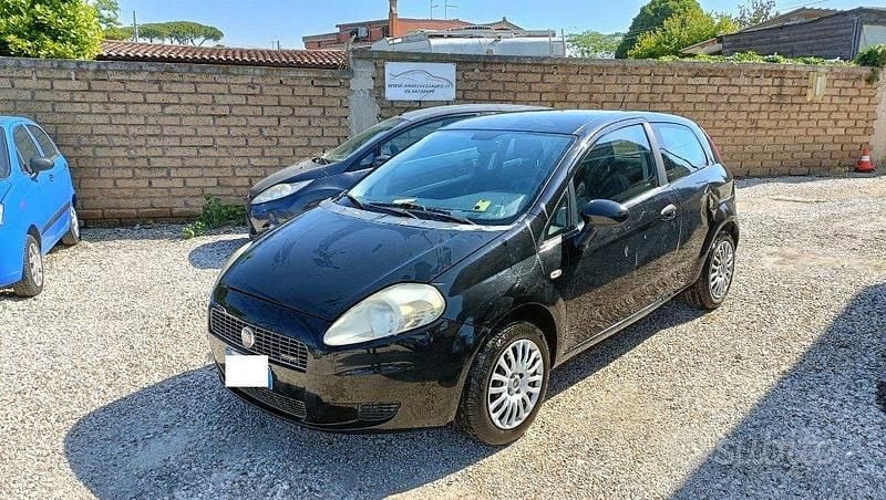 Usata Fiat Grande Punto 74 CV (54 kW) 2009 Nero Utilitaria