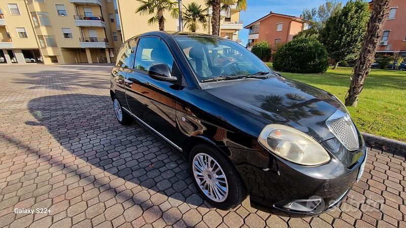 Nero Usata 2011 Lancia Ypsilon Due volumi | 4000 € - Immagine 1/4