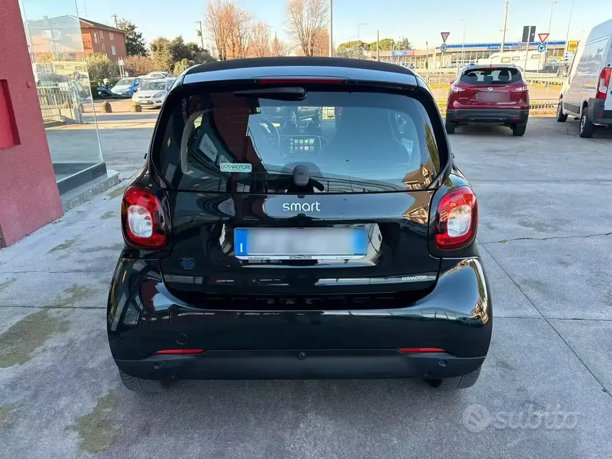 Usata Smart ForTwo Electric Drive Passion 41 kW (56 CV) 2022 Nero Berlina