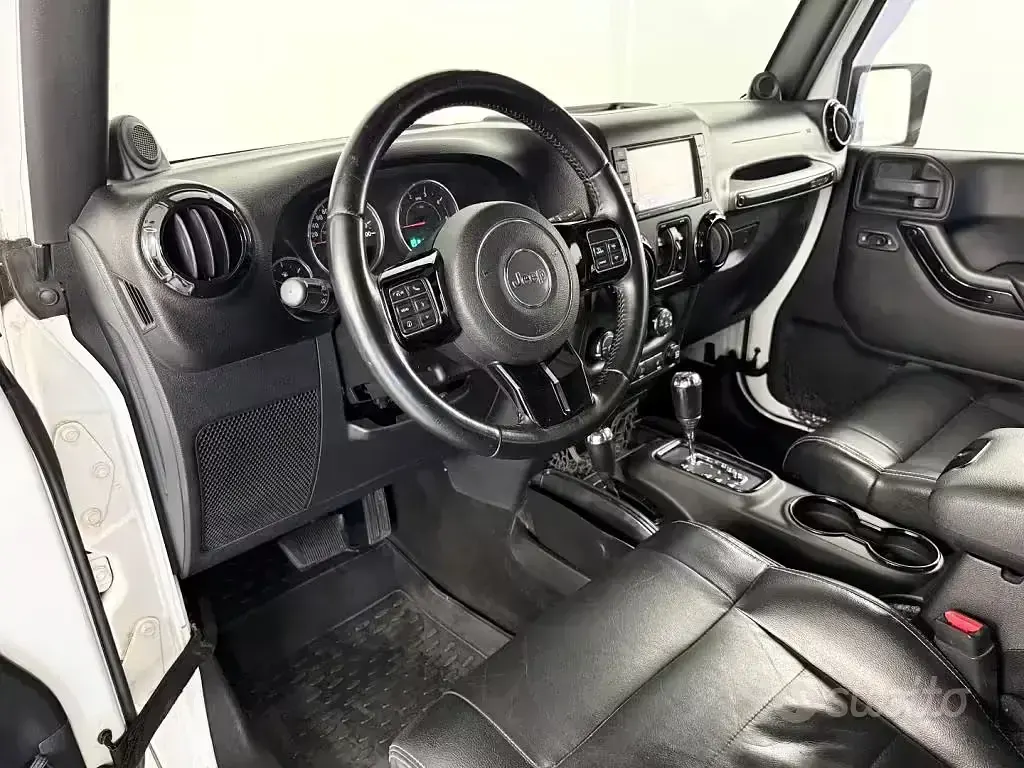 Usata Jeep Wrangler Unlimited Sahara 200 CV (147 kW) 2011 Bianco SUV