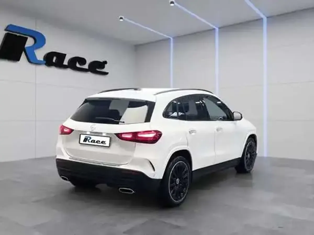 Usata Mercedes GLA200 Premium 163 CV (119 kW) 2025 Bianco SUV