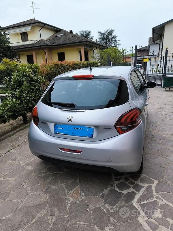 Usata Peugeot 208 Active 2016 Grigio Utilitaria