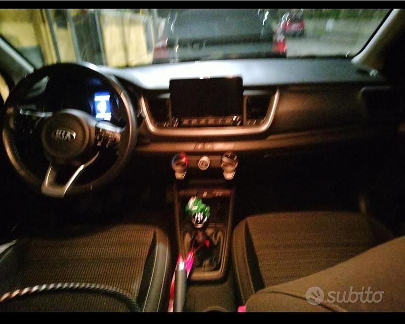 Usata Kia Stonic Style 84 CV (61 kW) 2021 Grigio SUV