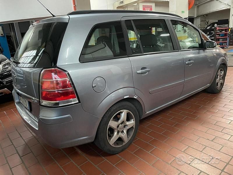 Usata Opel Zafira Cosmo 120 CV (88 kW) 2006 Grigio Monovolume