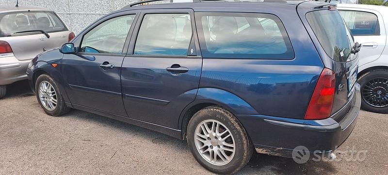 Usata Ford Focus 116 CV (85 kW) 2002 Blu Station wagon