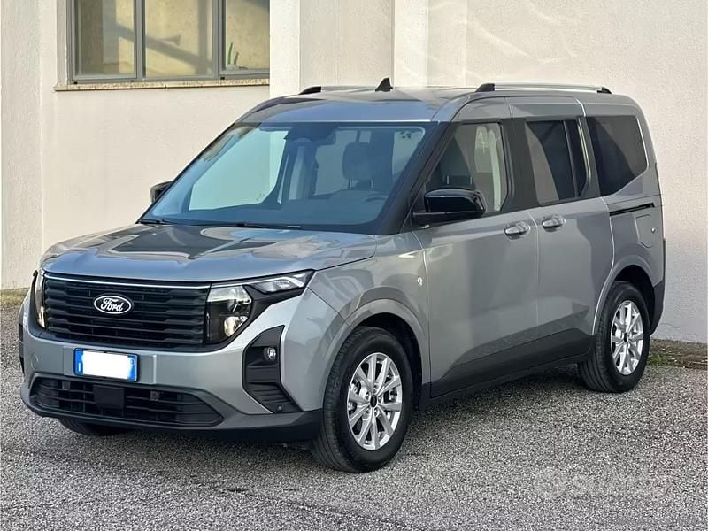 Usata Ford Tourneo Courier Titanium 125 CV (91 kW) 2025 Monovolume