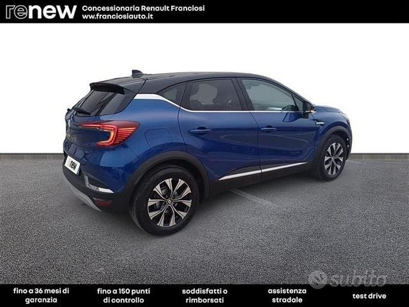 Usata Renault Captur Techno 101 CV (74 kW) 2023 Blu scuro SUV