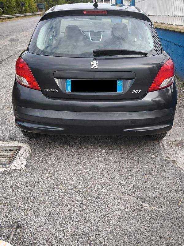 Nero Usata 2010 Peugeot 207 Due volumi | 2500 € (Ottimo prezzo) - Immagine 1/4