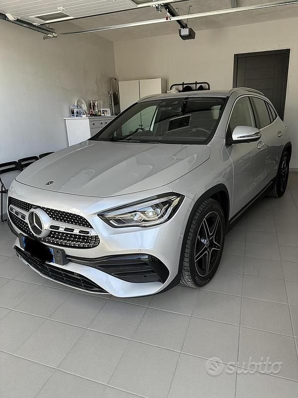 Usata Mercedes GLA200 Premium 150 CV (110 kW) 2020 Grigio SUV