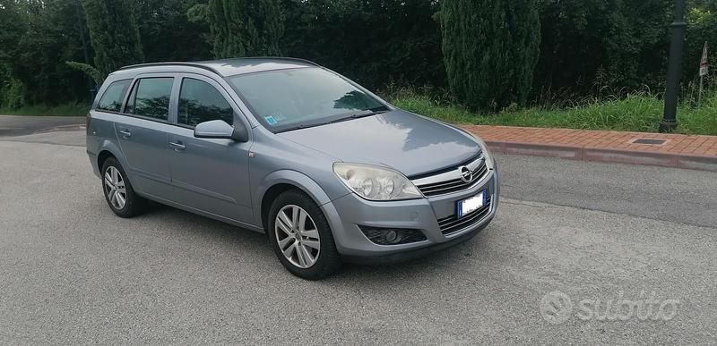 Usata Opel Astra 115 CV (84 kW) 2008 Grigio Station wagon