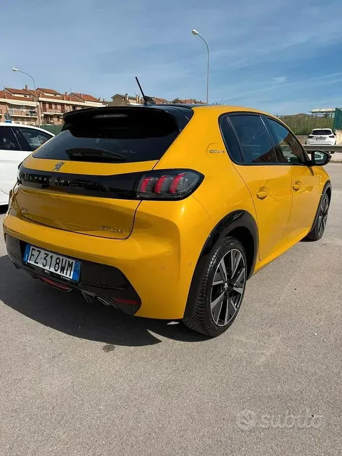 Usata Peugeot 208 GT-line 102 CV (75 kW) 2020 Giallo Utilitaria