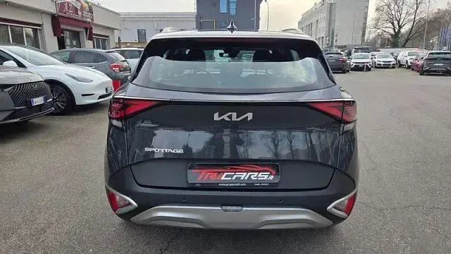 Usado Kia Sportage 136 CV (100 kW) 2023 Gris SUV