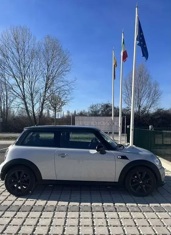 Usata Mini Cooper D 111 CV (81 kW) 2011 Grigio Utilitaria