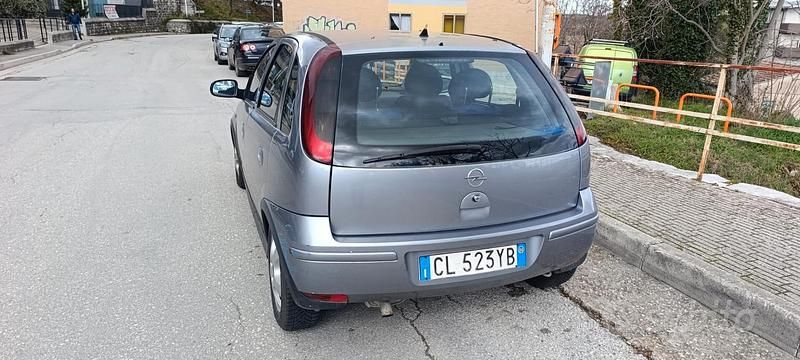 Usata Opel Corsa Enjoy 69 CV (50 kW) 2004 Grigio Utilitaria