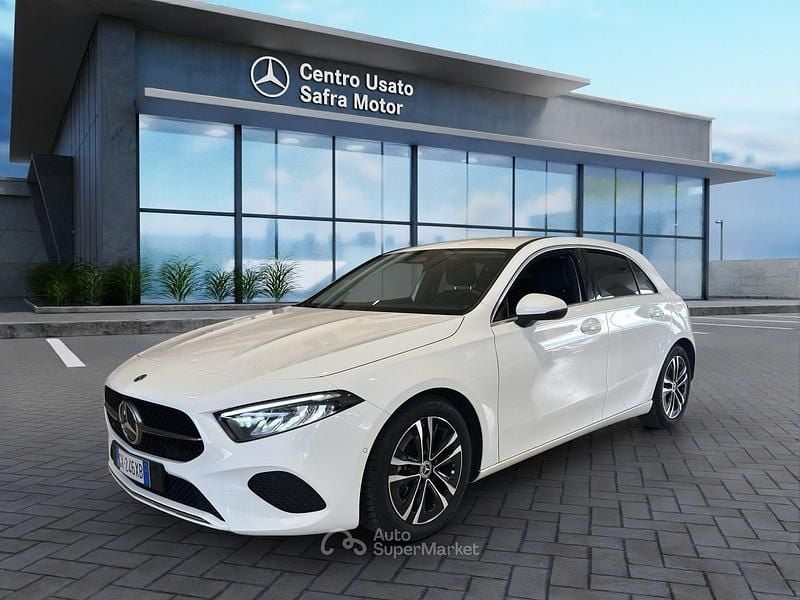 Bianco Usata 2024 Mercedes A180 Advanced Tre volumi | 33.500 € (Buon prezzo) - Immagine 1/4