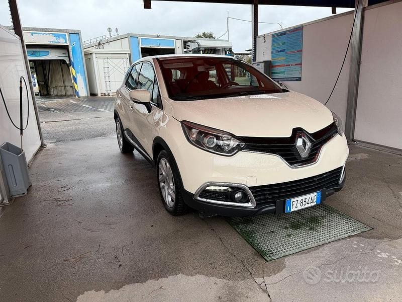 Usata Renault Captur 95 CV (69 kW) 2015 Marrone SUV
