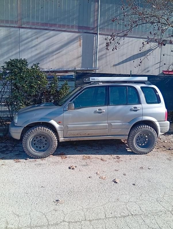 Usata 2004 Suzuki Grand Vitara SUV | 4500 € (Ottimo prezzo) - Immagine 1/4