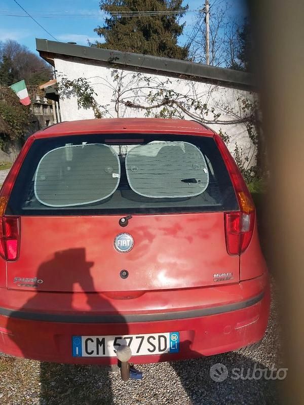 Usata Fiat Punto 70 CV (51 kW) 2004 Rosso Utilitaria